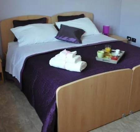 Maison Dei Miracoli 2 Bed & Breakfast
